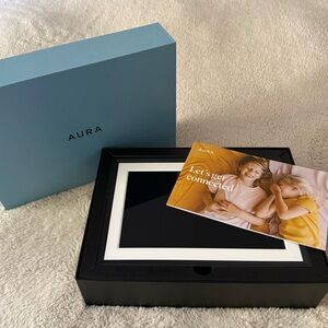 Aura Home - Carver 10" Digital Wifi Frame - Matted Gravel NIB